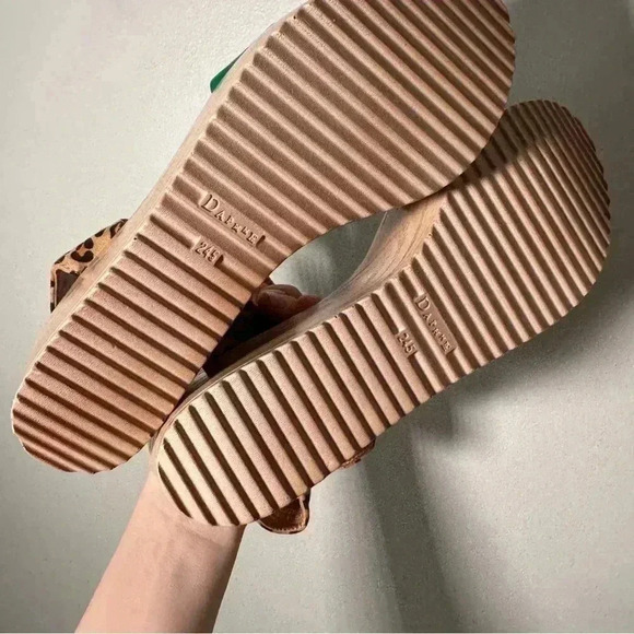 NWOT DAPHNE Y2K LEOPARD WOODEN PLATFORM SANDAL 8 - Picture 7 of 8